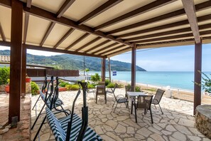 Outdoor dining - Apartment '4' with Sea View, Wi-Fi and Air Conditioning (Corfu)