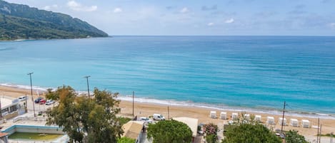 Una playa cerca