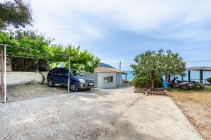 Property grounds - Apartment '2' with Sea View, Wi-Fi and Air Conditioning (Corfu)