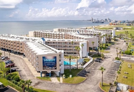 Exterior. Cozy Condo with Beach Access