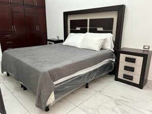 4 bedrooms, iron/ironing board, free WiFi, bed sheets - Rogelia nueva  (San Miguel)