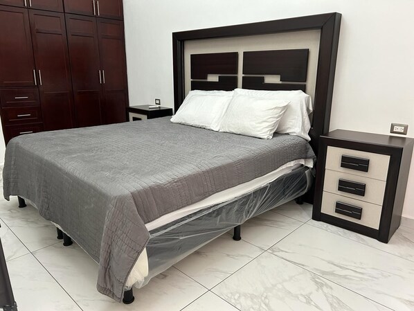 4 habitaciones, tabla de planchar con plancha y wifi gratis 