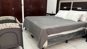 4 dormitorios, tabla de planchar con plancha, wifi gratis y ropa de cama