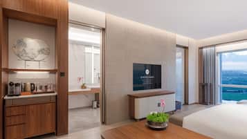 Minibar, in-room safe, laptop workspace, blackout drapes