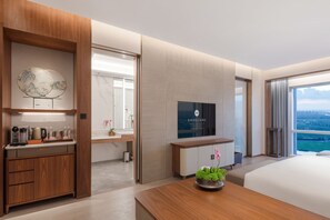 Minibar, in-room safe, laptop workspace, blackout curtains