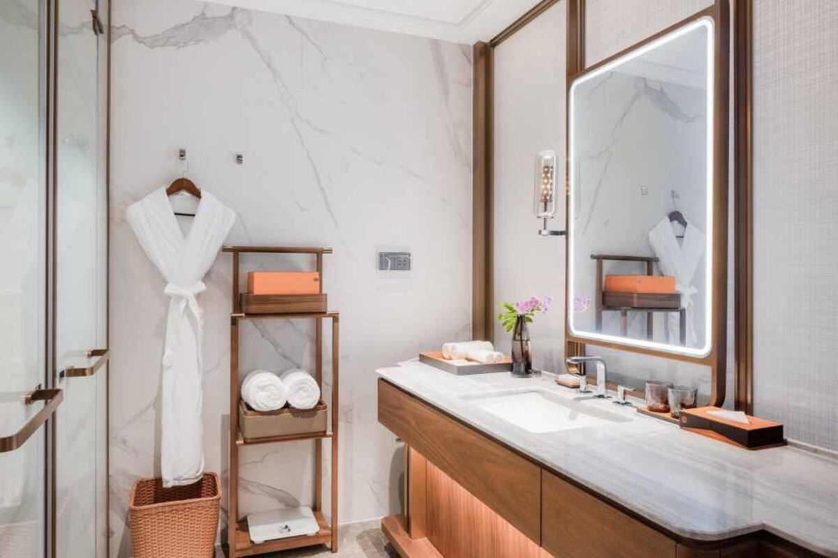 Dusch, regndusch, hårtork och tofflor