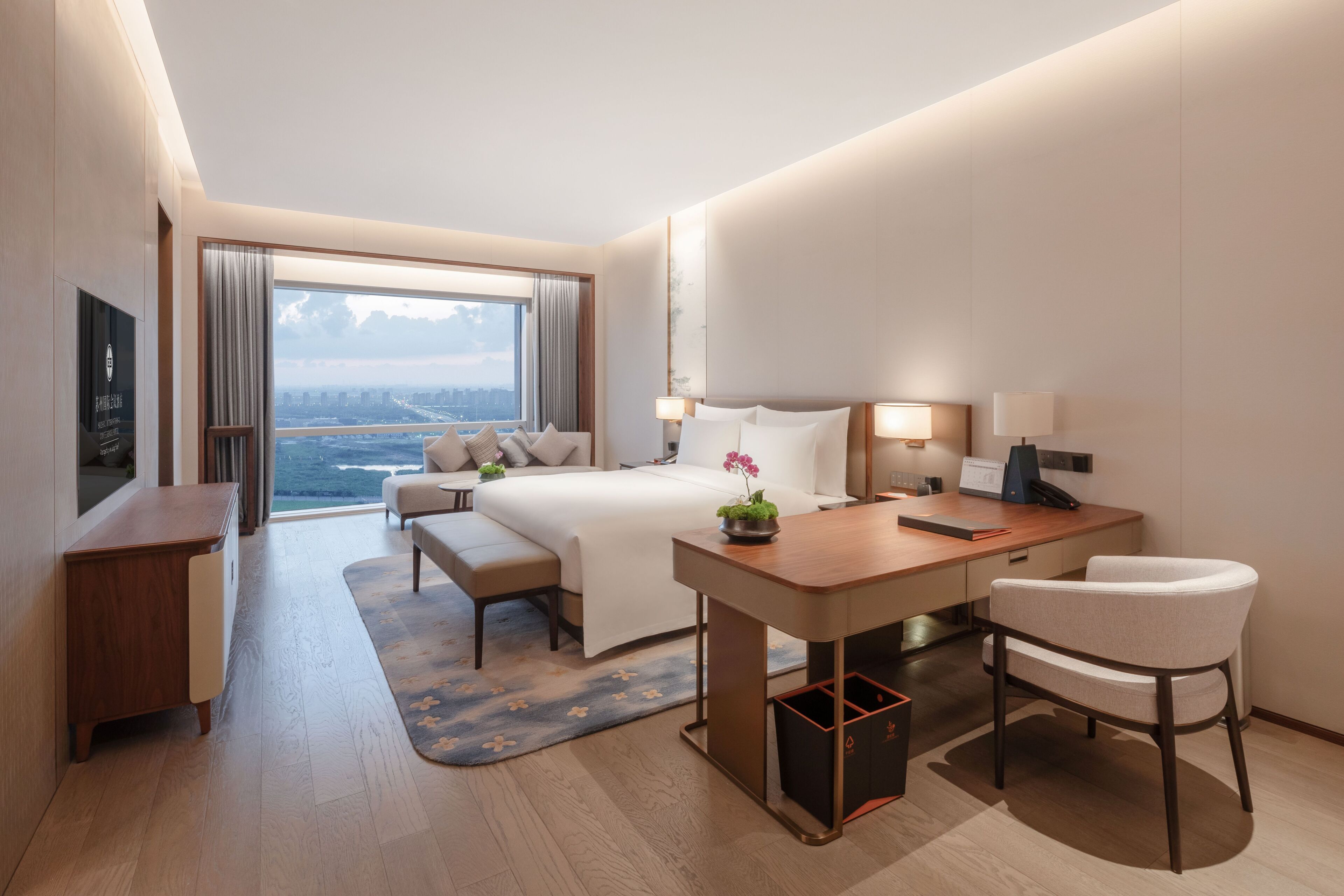 Minibar, in-room safe, laptop workspace, blackout curtains