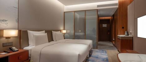 Habitación superior, 1 habitación | Minibar, caja fuerte, espacio para trabajar con un portátil