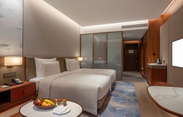 Habitación superior, 1 habitación | 1 dormitorio, minibar, caja fuerte y escritorio