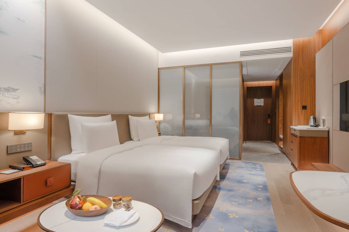 Minibar, in-room safe, laptop workspace, blackout curtains