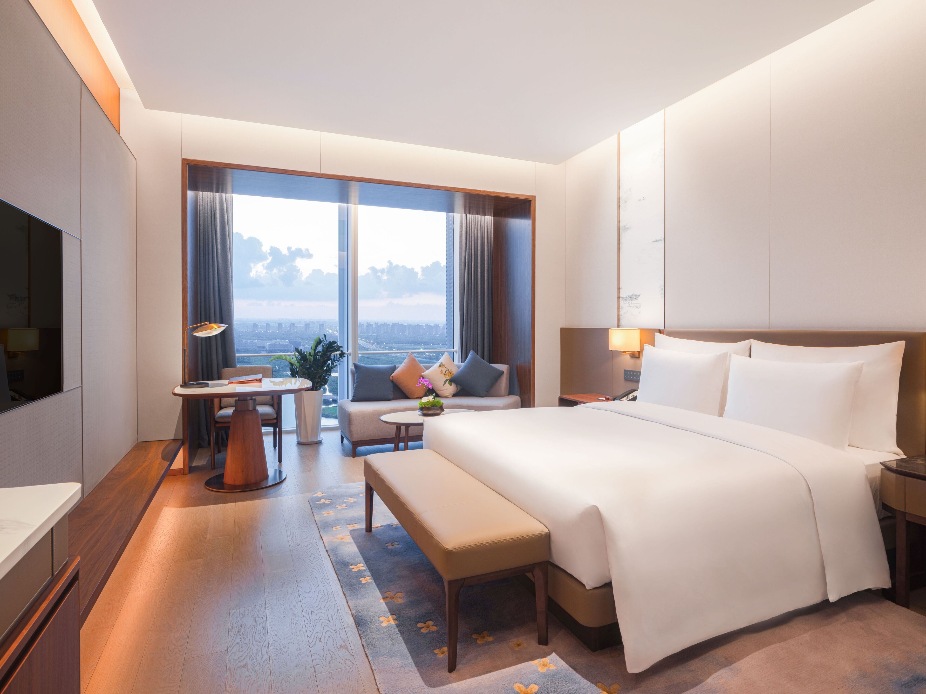 Deluxe Lake View King Room