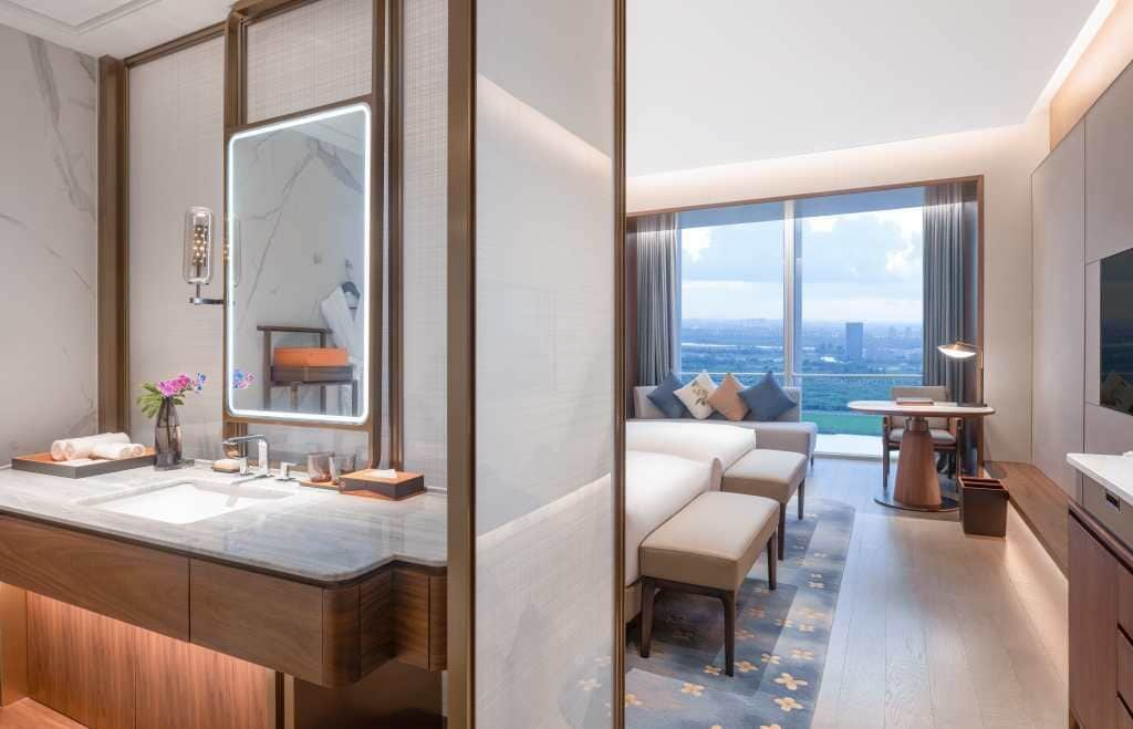 Superior Lake View Twin Room | Minibar, in-room safe, laptop workspace, blackout drapes