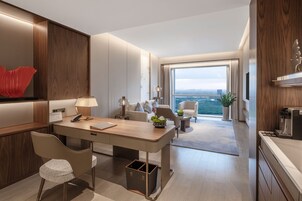 Minibar y caja de seguridad en la habitación 