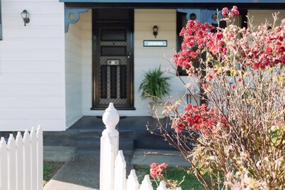 1940"s Renovated Cottage In Beautiful Historic Taralga.
 