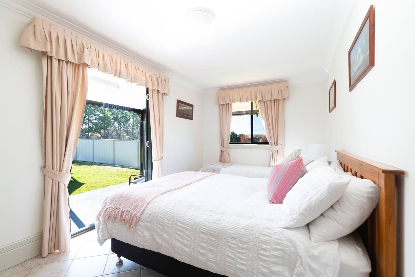 3 bedrooms, iron/ironing board, free WiFi, bed sheets