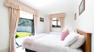 3 bedrooms, iron/ironing board, free WiFi, bed sheets