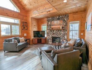 Smart TV, fireplace