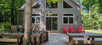 Tranquil Woodsy Getaway in Leelanau Peninsula - Golf, Wineries, Hiking, Beaches!