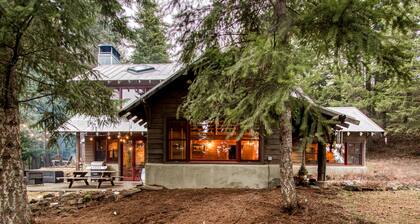 Rustic woodland home with hot tub, patios & fireplaces - near lake access