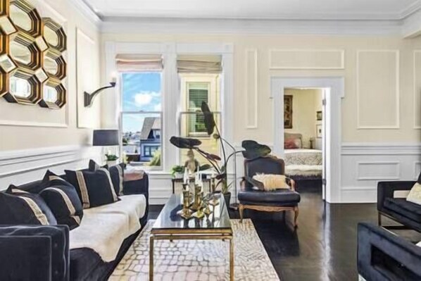 1 bedroom, iron/ironing board, WiFi, bed sheets - Pacific Heights Grand Victorian Top Floor Kitchen (San Francisco)