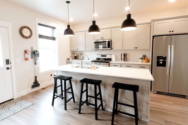 Frigorífic, microones, forn i placa de cuina