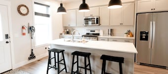 Cozy townhouse near Yellowstone River. Pet friendly.