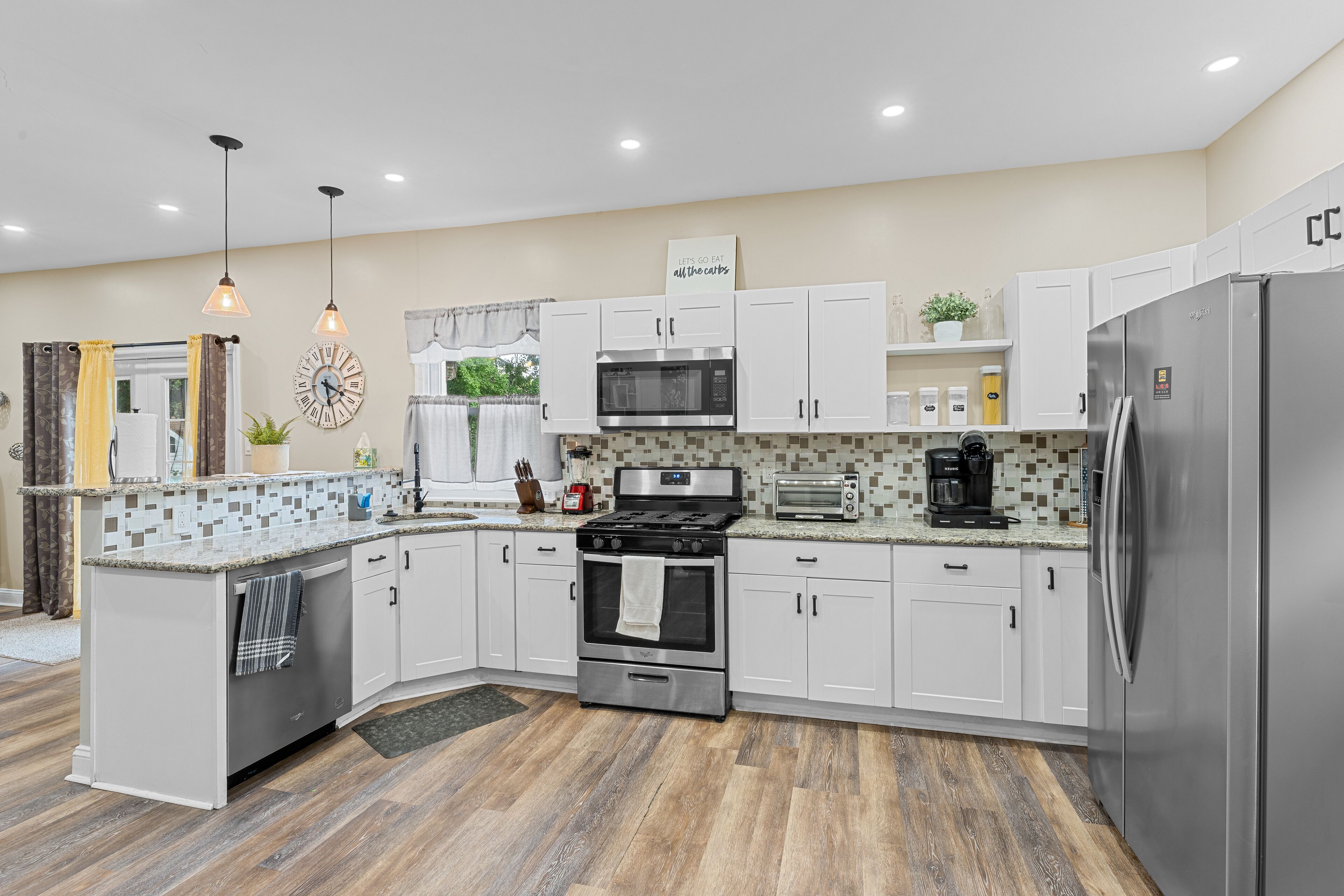 Luxury House, 4 Bedrooms, Non Smoking, Fireplace | Private kitchen | Fridge, microwave, oven, stovetop