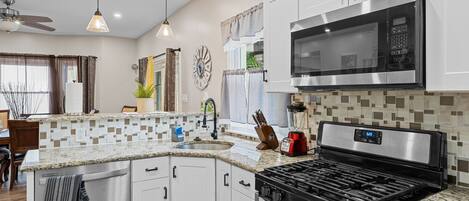 Luxury House, 4 Bedrooms, Non Smoking, Fireplace | Microwave