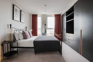 2 chambres, fer et planche à repasser, Wi-Fi, draps fournis