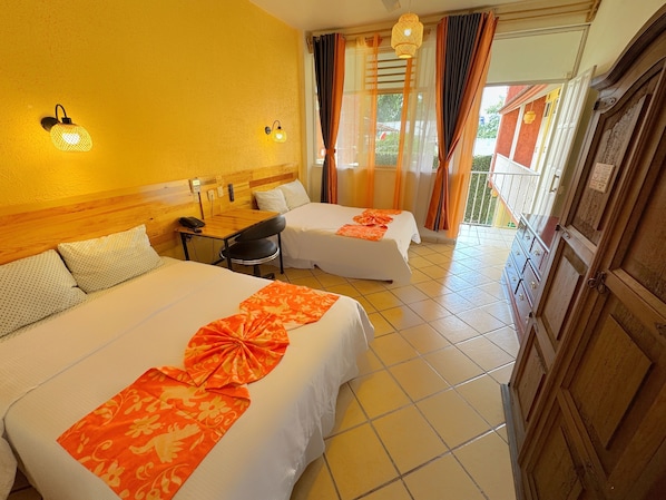 Comfort-rum - 2 dubbelsängar - icke-rökare | 1 sovrum, skrivbord, arbetsyta för laptop och gratis wi-fi