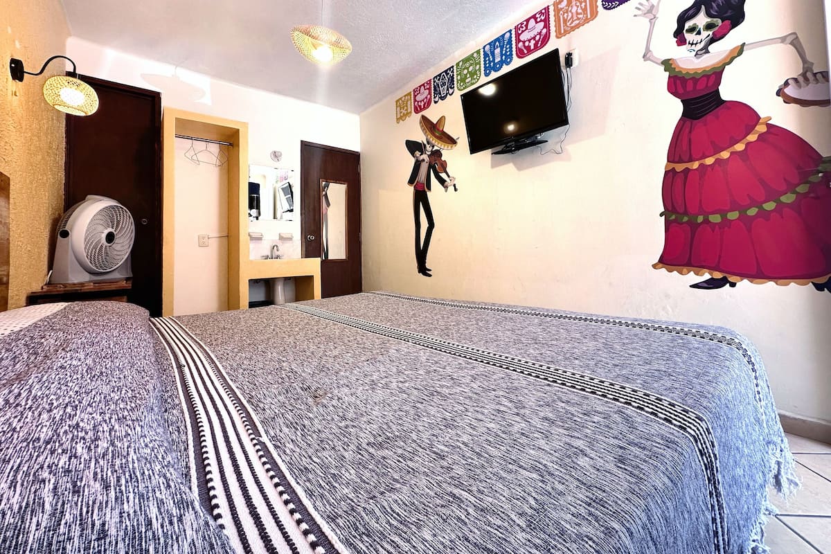 Executive Room, 1 King Bed, Non Smoking | 1 bedroom, desk, laptop workspace, free WiFi
