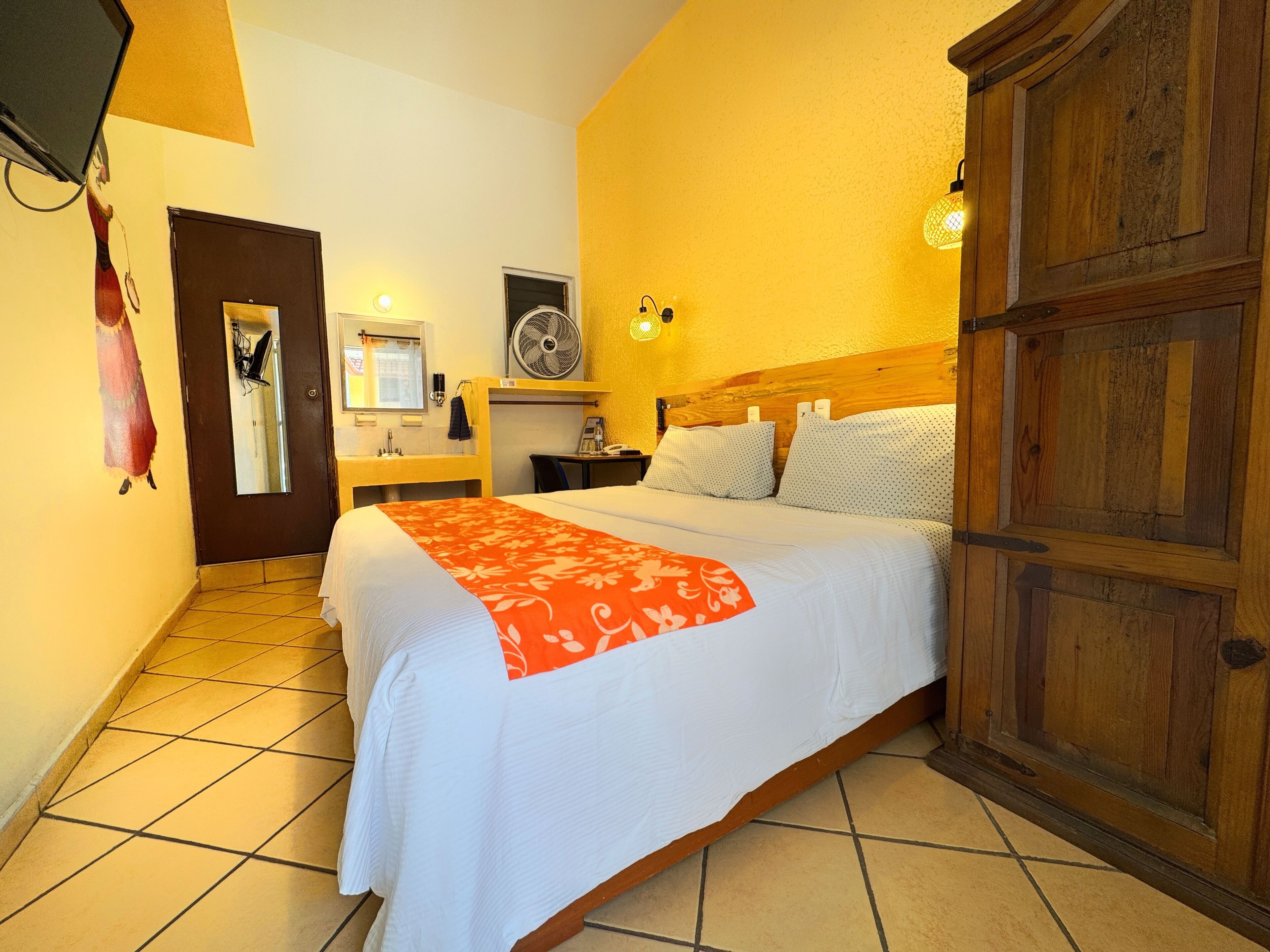 Executive Room, 1 Queen Bed with Sofa bed, Non Smoking | Desk, laptop workspace, free WiFi, bed sheets