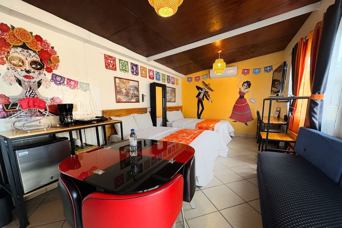 Estúdio família, para não fumantes | 1 quarto, escrivaninha, espaço de trabalho para notebook