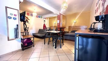 Familienstudio, Nichtraucher | 1 Schlafzimmer, Schreibtisch, laptopgeeigneter Arbeitsplatz