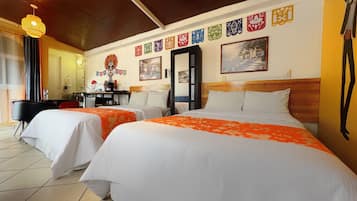 1 habitación, escritorio y espacio para trabajar con laptop