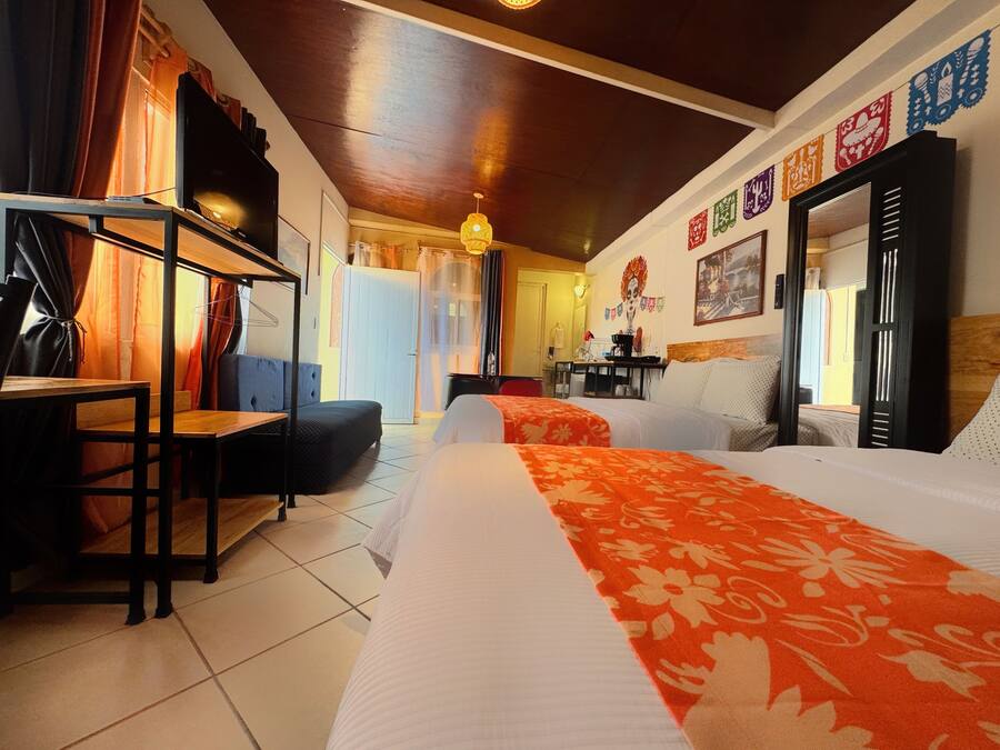 Studio familial, non-fumeur | Bureau, espace de travail pour ordinateurs portables