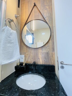 Toallas y papel de baño