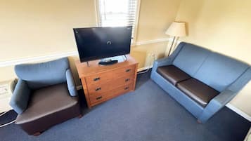 Executive Room, Non Smoking | In-room safe, iron/ironing board, free WiFi, bed sheets