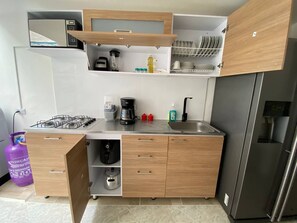 Fridge, microwave, stovetop, coffee/tea maker