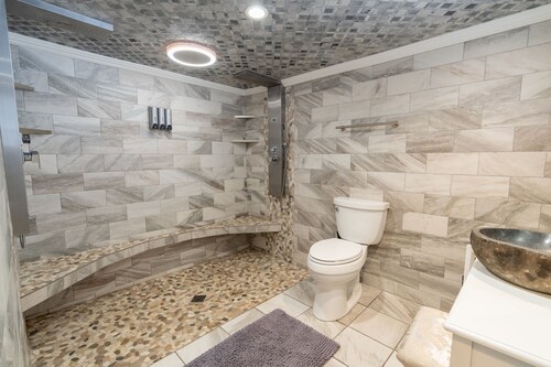 Florida Room: Walk DNTN - Studio - Lux Bath - Pet Welcome