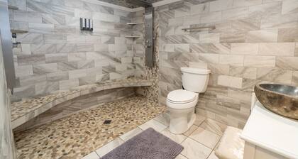 Florida Room: Walk DNTN - Studio - Lux Bath - Pet Welcome