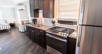 Florida Room: Walk DNTN | Studio | Lux Bath | Pet Welcome