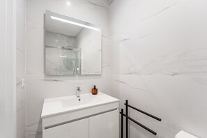 淋浴設備、風筒、提供毛巾、番梘