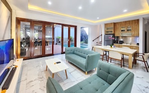 50-inch LED TV with satellite channels, fireplace - Villa Rumpi Seminyak by Nagisa Bali (Legian)