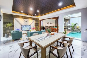 50-inch LED TV with satellite channels, fireplace - Villa Rumpi Seminyak by Nagisa Bali (Legian)