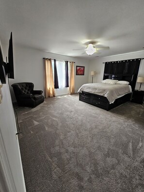 5 bedrooms, iron/ironing board, WiFi, bed sheets