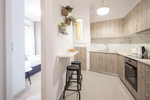 Fridge, microwave, oven, coffee/tea maker