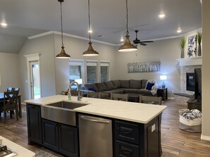 Interior - Cozy Home in NW OKC with 3 King Beds!! 16 miles from Downtown and Pet Friendly! (Yukon)