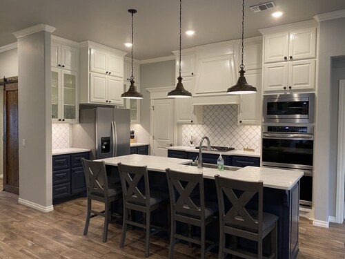 Cozy Home in NW OKC with 3 King Beds!! 16 miles from Downtown and Pet Friendly!