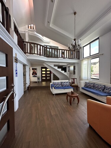 Descubre el Encanto de Esta Hermosa Casita en el Malecón de san Cristóbal